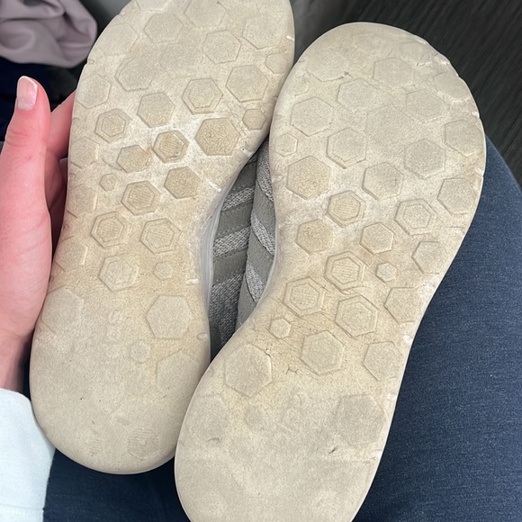 Comfy Adidas everyday shoe - Picture 2 of 2